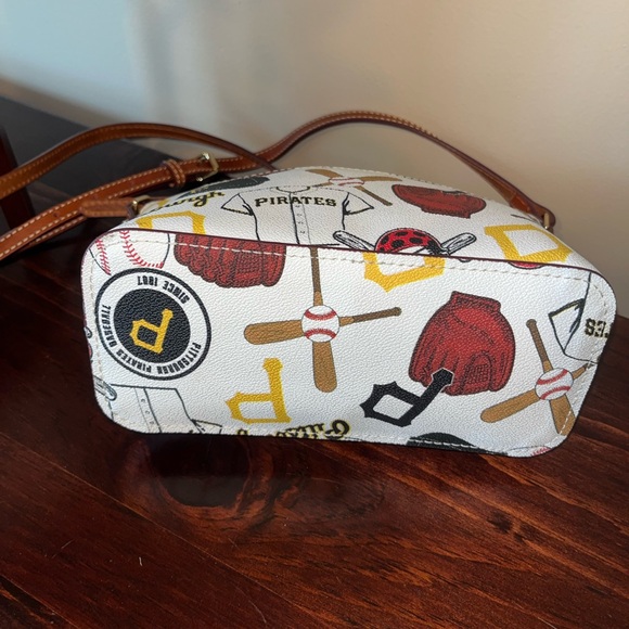 Dooney and Bourke Pittsburgh Pirates Purse Bag Crossbody with Wallet - Picture 6 of 8